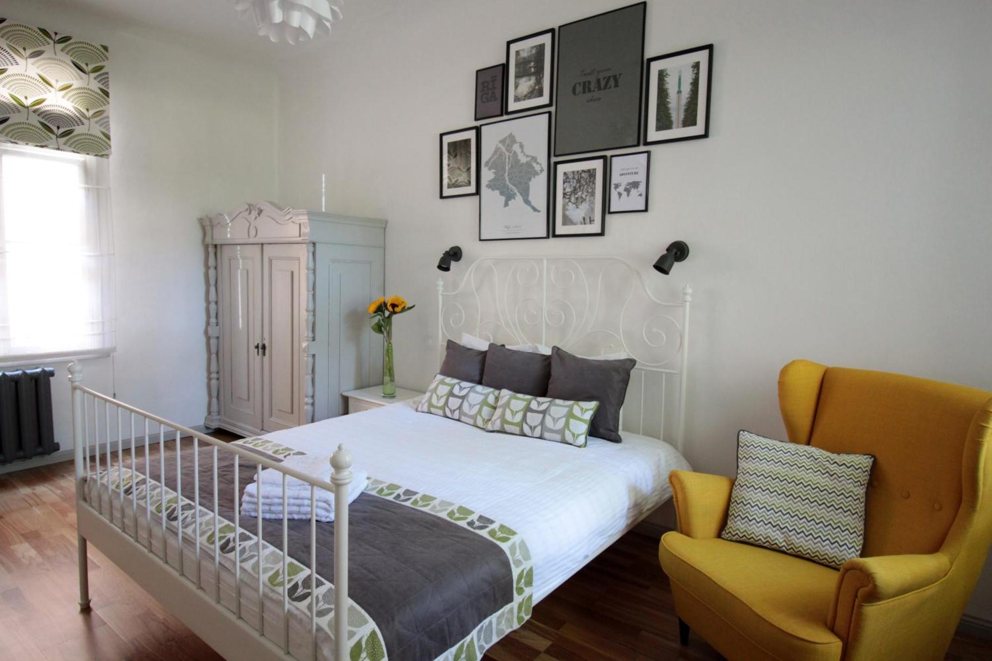 Charming 1br With Bath In Quiet Center Of