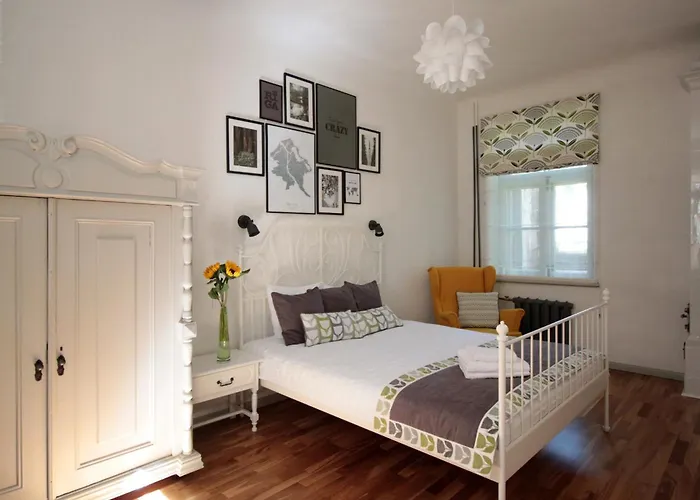 Charming 1Br Apartment With Bath In Quiet Center Of Riga