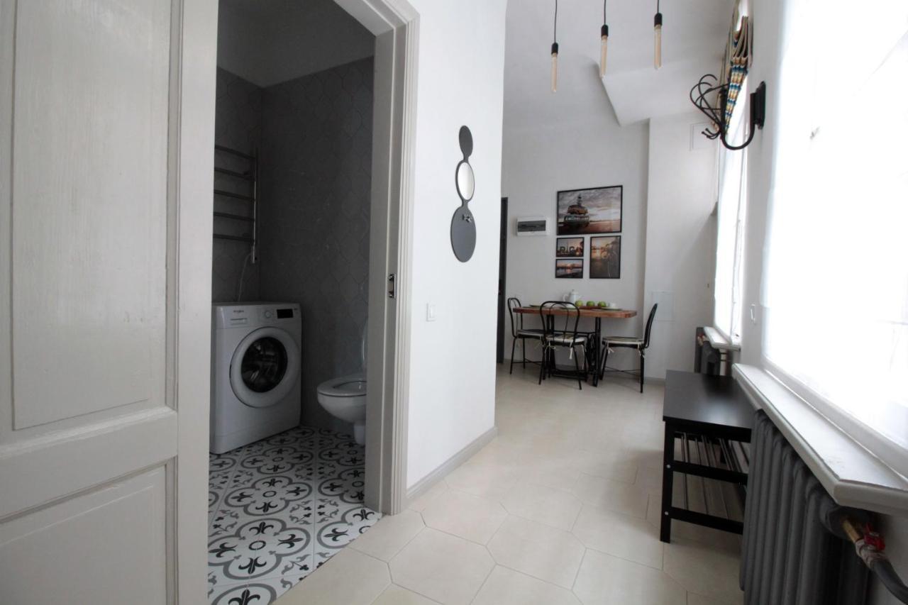 Апартамент Charming 1br With Bath In Quiet Center Of *