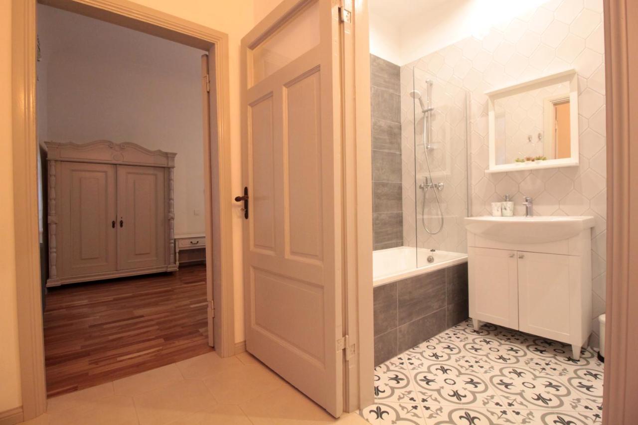 Апартамент Charming 1br With Bath In Quiet Center Of Рига